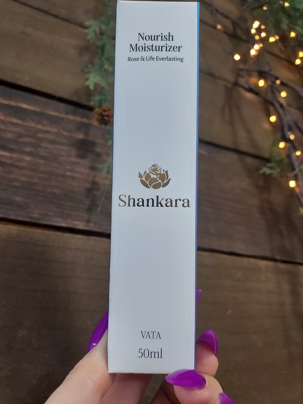 Shankara Nourish Moisturizer - White & Gold Box